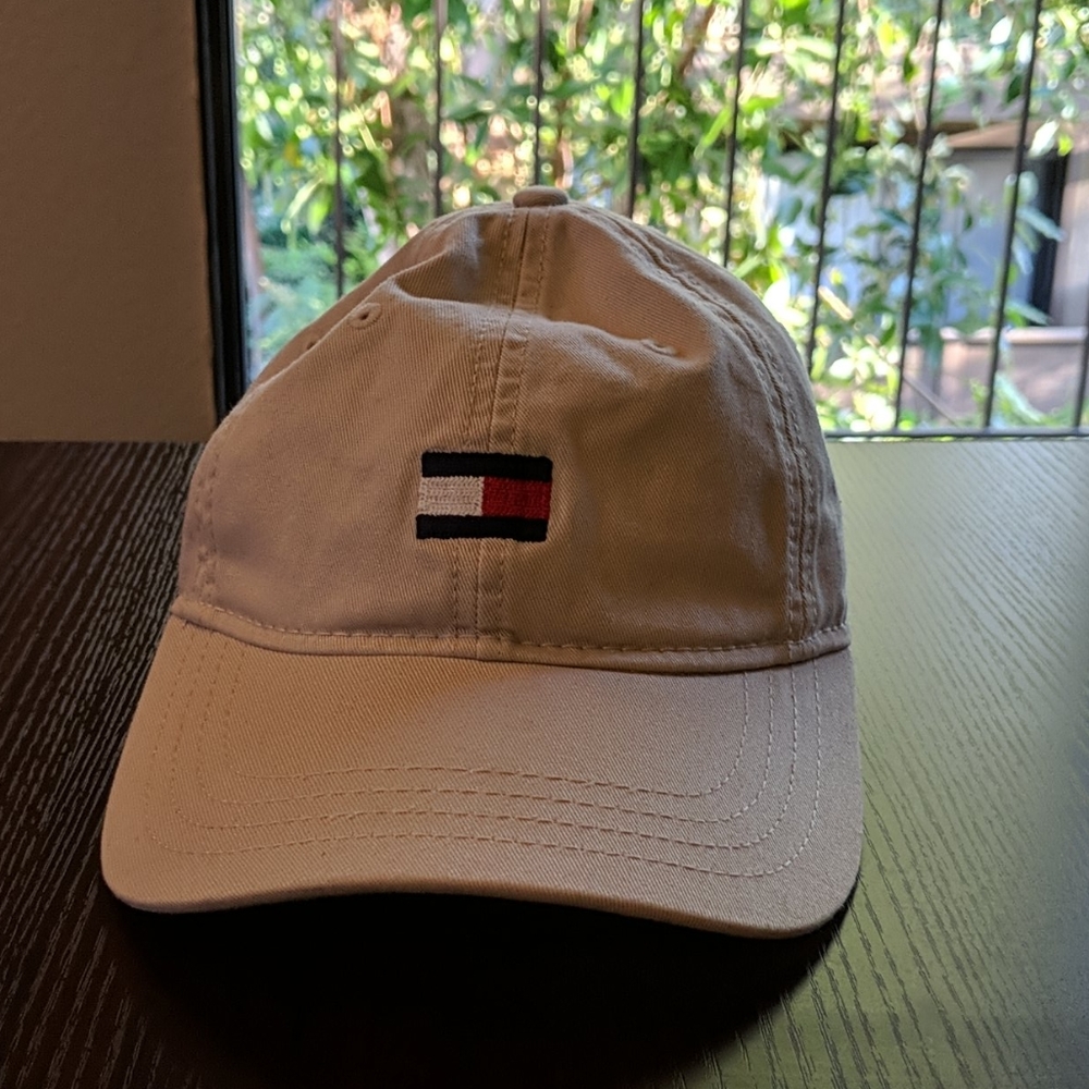 Tommy Hilfiger khaki hat